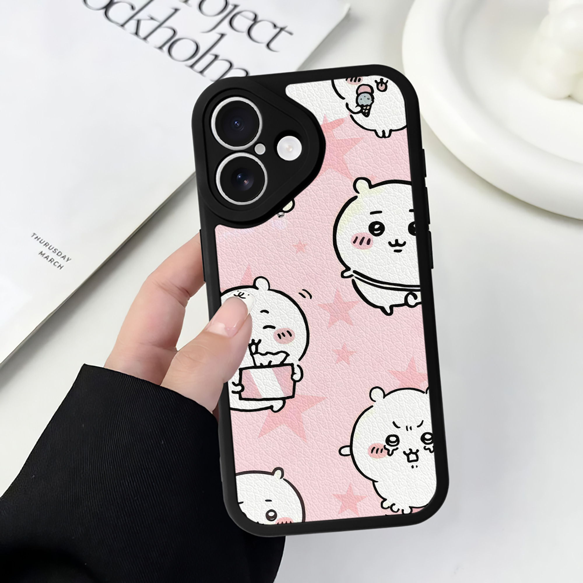 （画像用） ちいかわ Chii-kawa 【iPhone 16シリーズ対応】シリコンスマホケース（レザー調） 材質：シリコン